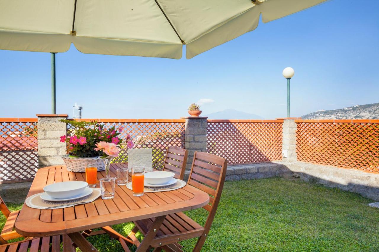 Shanti Home - Restaurant Di Aversano Salvatore Sorrento Exteriör bild
